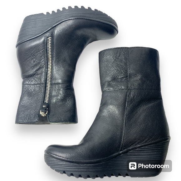 Fly London Shoes - Fly London Yex Leather Wedge Convertible black boots size 37